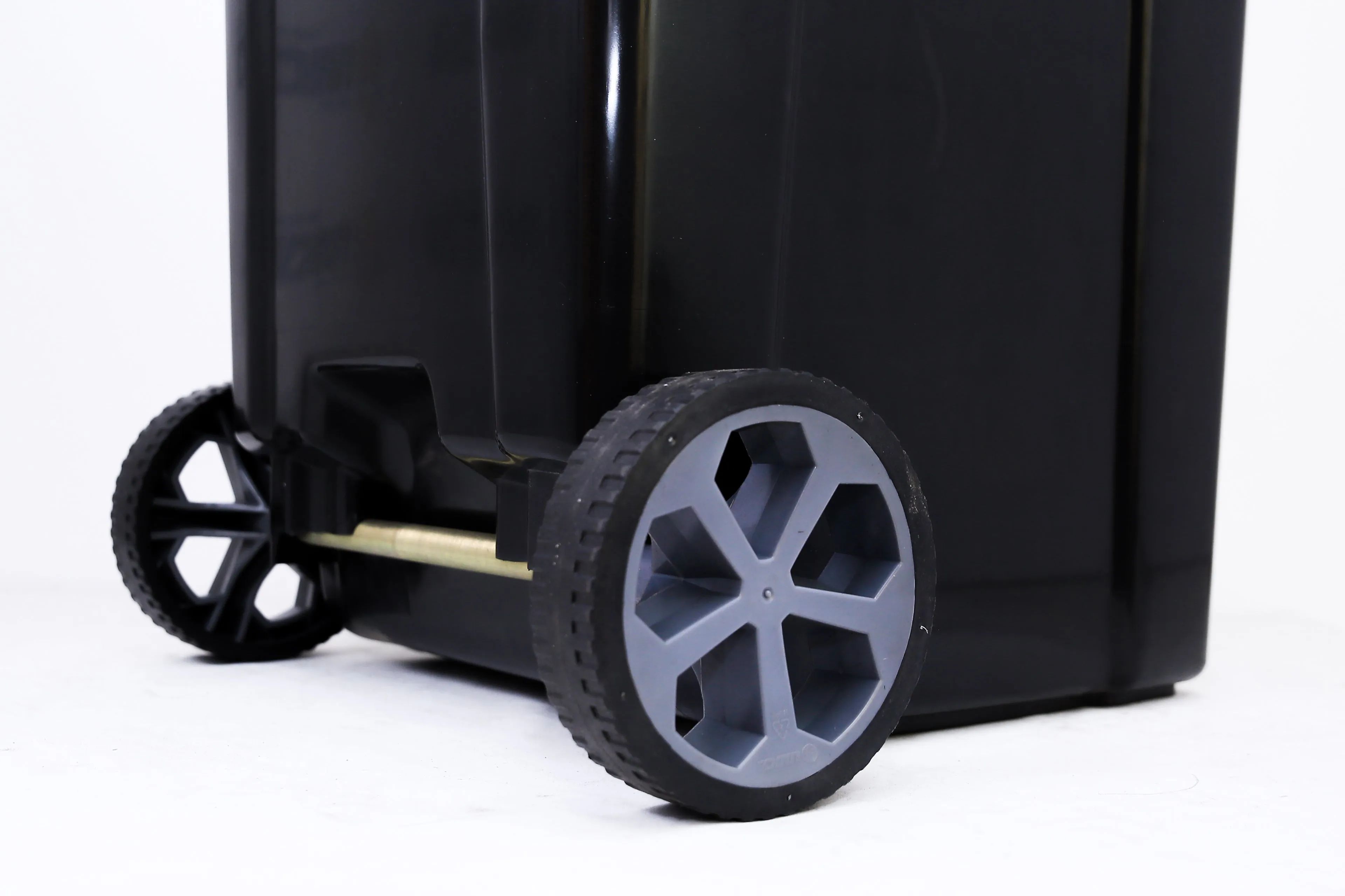 240L Wheelie Bin Black
