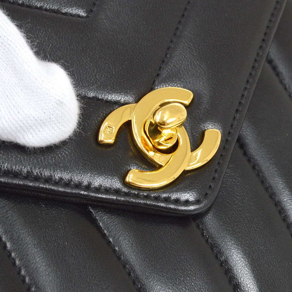 CHANEL★ 1991-1994 Black Lambskin Chevron Letter Flap Bag Small 14355