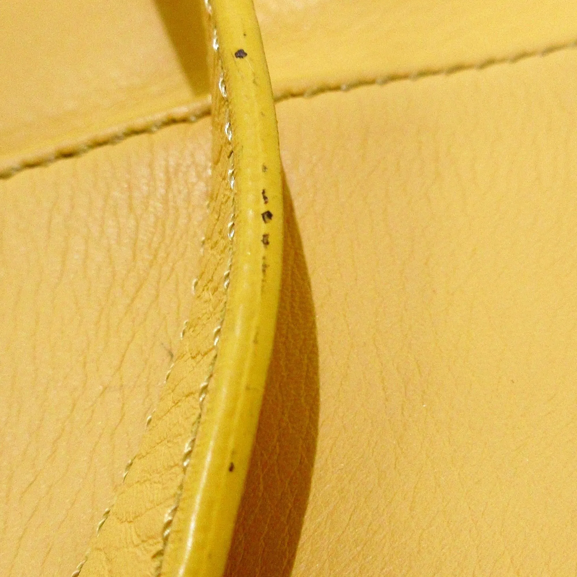 Fendi Leather Baguette with Interchangeable Strap (SHG-ewzoUI)