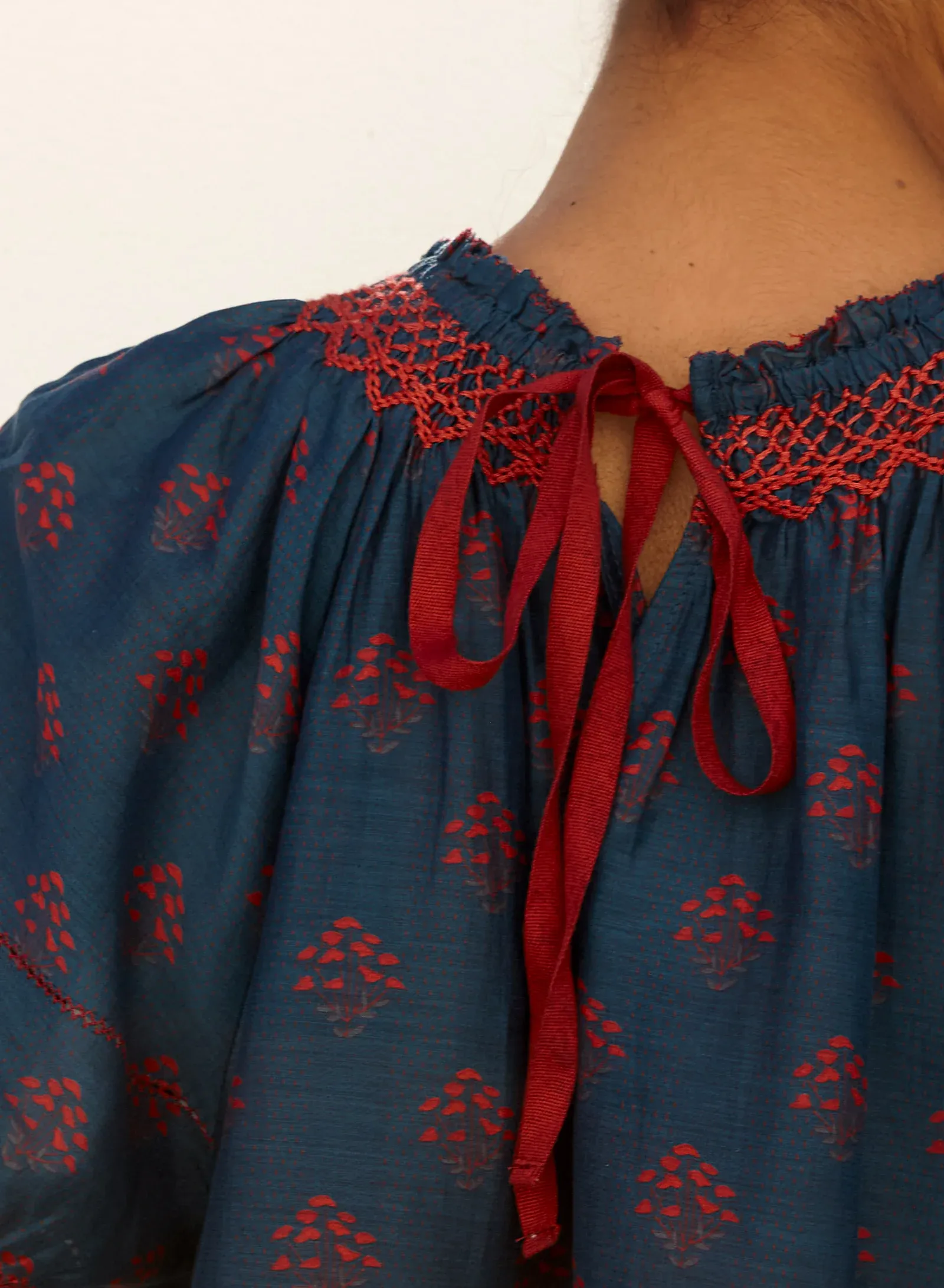LINDI SMOCKED TOP IN INDIGO